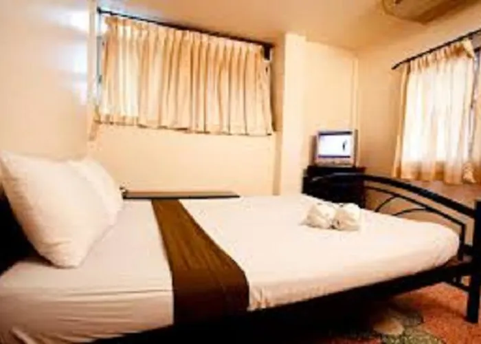 Lucky House Khaosan Отель