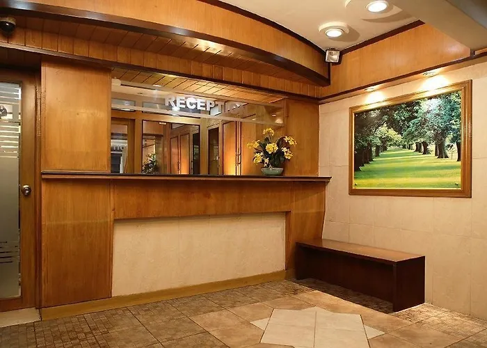 Lucky House Khaosan Hotel 2*