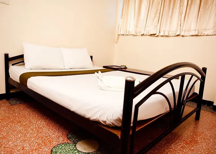 Lucky House Khaosan Hotel 2*